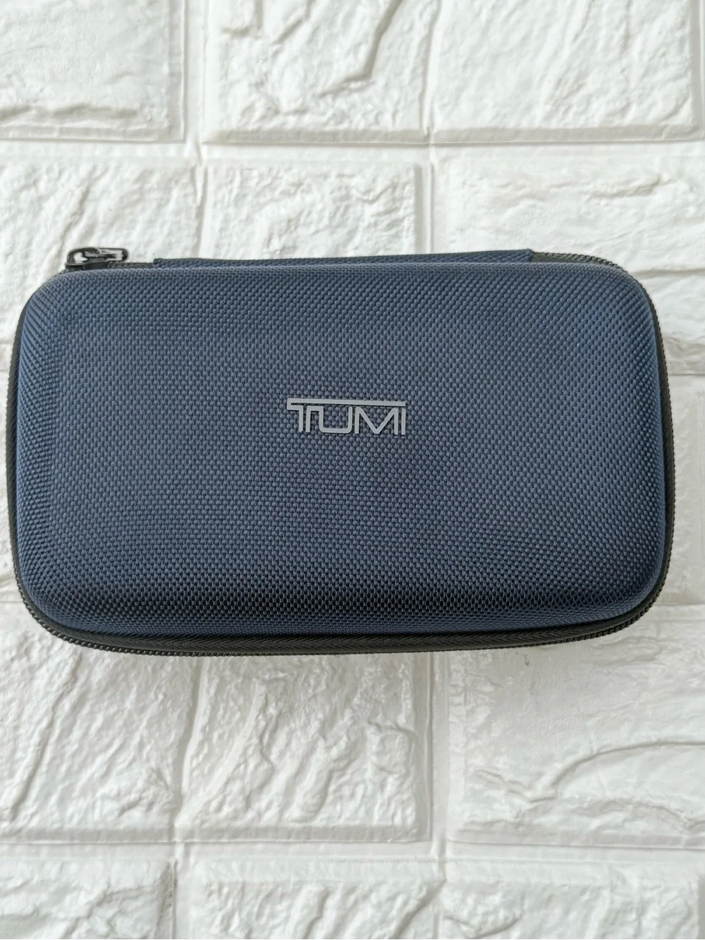TUMI for‎ Delta Airlines Navy Blue Hard Case Amenity Kit Bag Travel Holder